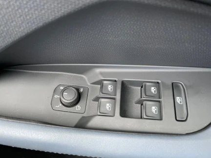 Vehicle Thumbnail 13