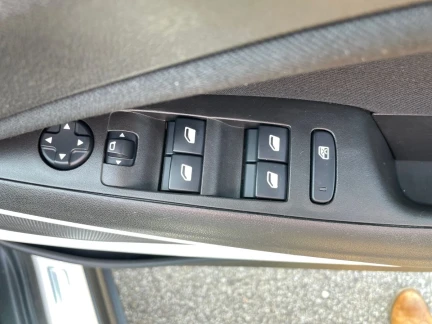 Vehicle Thumbnail 13