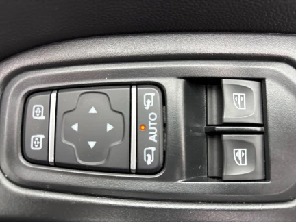 Vehicle Thumbnail 13