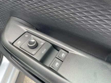 Vehicle Thumbnail 13