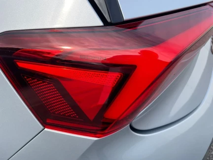 Vehicle Thumbnail 32