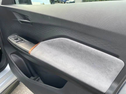 Vehicle Thumbnail 38