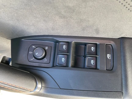 Vehicle Thumbnail 13