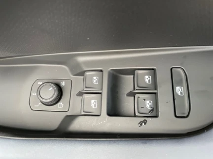 Vehicle Thumbnail 13