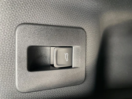 Vehicle Thumbnail 32