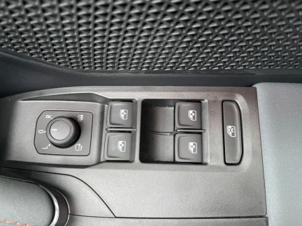 Vehicle Thumbnail 14