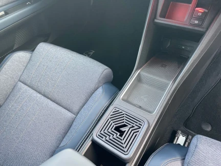 Vehicle Thumbnail 11