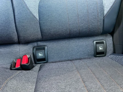 Vehicle Thumbnail 35