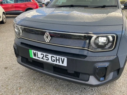 Vehicle Thumbnail 38