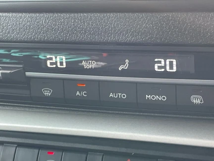 Vehicle Thumbnail 12