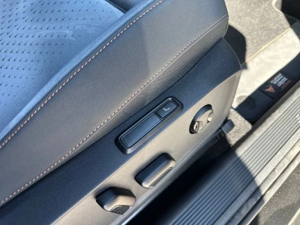 Vehicle Thumbnail 23