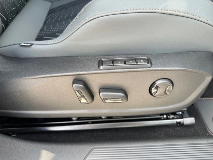 Vehicle Thumbnail 40