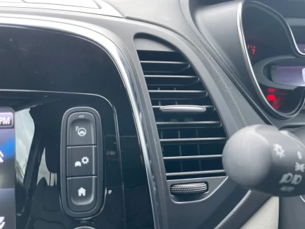 Vehicle Thumbnail 21