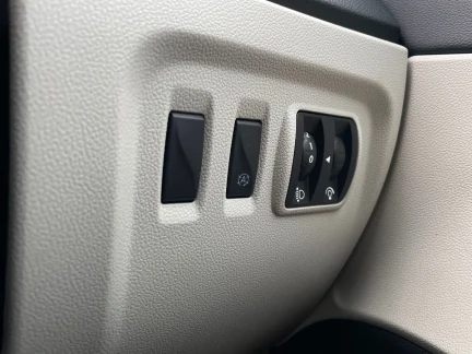 Vehicle Thumbnail 26