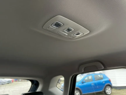 Vehicle Thumbnail 30