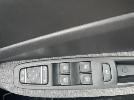 Vehicle Thumbnail 13