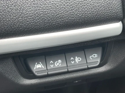 Vehicle Thumbnail 30