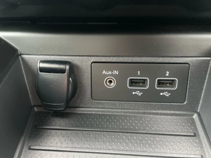 Vehicle Thumbnail 32