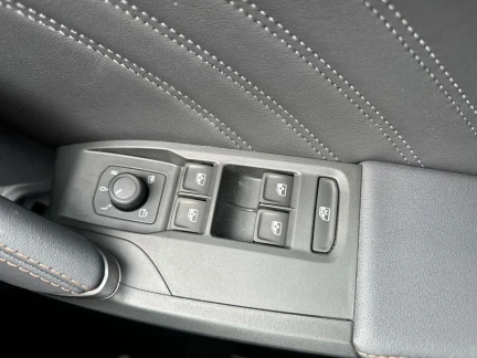 Vehicle Thumbnail 14