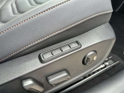 Vehicle Thumbnail 26