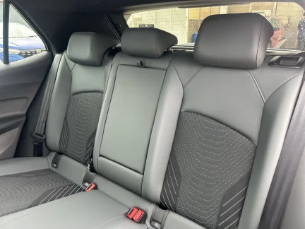 Vehicle Thumbnail 22