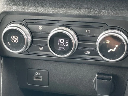 Vehicle Thumbnail 12