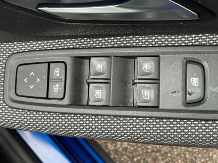 Vehicle Thumbnail 13