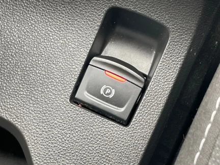 Vehicle Thumbnail 32