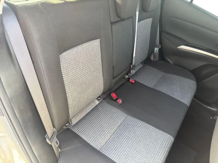 Vehicle Thumbnail 20