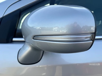 Vehicle Thumbnail 40