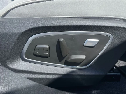 Vehicle Thumbnail 23