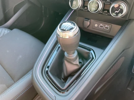 Vehicle Thumbnail 12