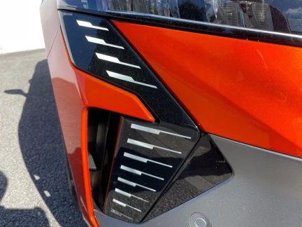 Vehicle Thumbnail 32