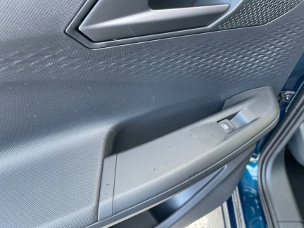 Vehicle Thumbnail 24