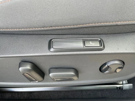 Vehicle Thumbnail 26