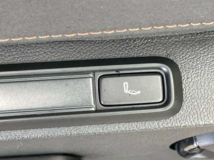 Vehicle Thumbnail 27