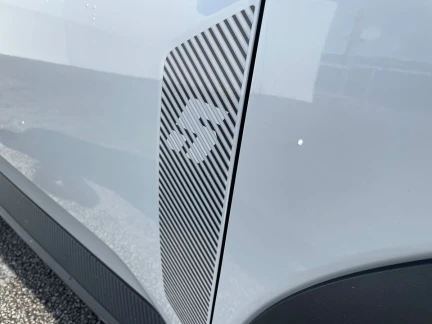 Vehicle Thumbnail 32