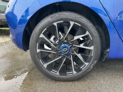Vehicle Thumbnail 7