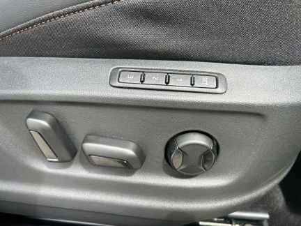 Vehicle Thumbnail 37