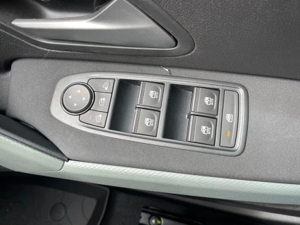 Vehicle Thumbnail 13