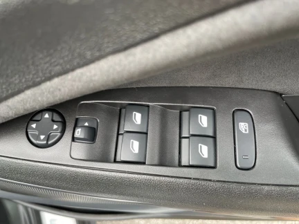 Vehicle Thumbnail 13