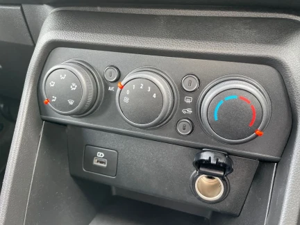 Vehicle Thumbnail 12