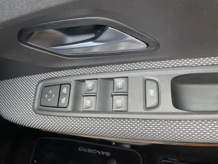 Vehicle Thumbnail 13