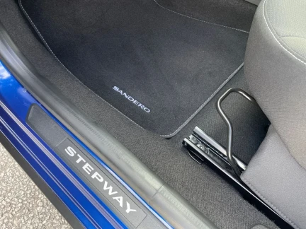 Vehicle Thumbnail 25