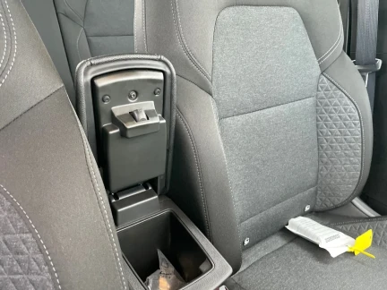 Vehicle Thumbnail 37