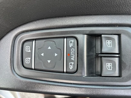 Vehicle Thumbnail 13