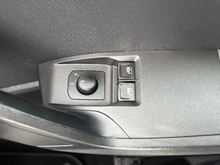 Vehicle Thumbnail 13