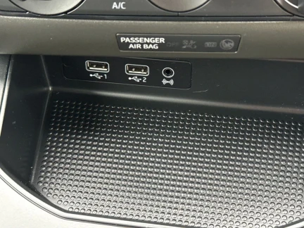 Vehicle Thumbnail 32