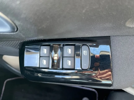 Vehicle Thumbnail 13