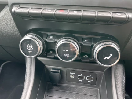 Vehicle Thumbnail 12